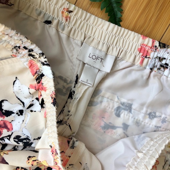 LOFT | Floral Pants - Picture 2 of 2